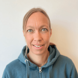 Signe har stor erfaring med undervisning i fysiologi, hvor det er vigtigt at gøre det komplekse tilgængeligt, forståeligt og anvendeligt. Hun har undervist i fysiologi på UCN i mange år.