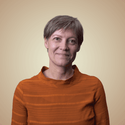 Lene ved hvad det kræver at lære om kroppens mange fascinerende mekanismer. Hun underviser på KP, sygeplejerskeuddannelsen i København, især nye studerende i anatomi og fysiologi samt mikrobiologi.