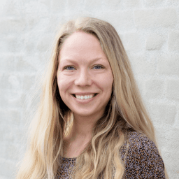 Sara Korsgaard Andersen er ekspert i ernæring og god med ord. Hun er kandidat i klinisk ernæring og har bred klinisk erfaring med ernæringsterapi. Hun har bl.a. undervist på UCL i Odense.