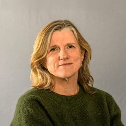 Karen har i mange år været en drivkraft på pædagoguddannelsen på KP, når det gælder undervisning i pædagogik og demokrati. Hun elsker Dewey og de andre demokratiske tænkere, som hun gør forståelige for fremtidens pædagoger.
