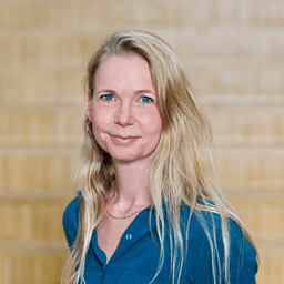 Pia er optaget af mangfoldighed, deltagelse og social retfærdighed i pædagogikken. Hun er tidligere lektor på pædagoguddannelsen på VIA University College og nu leder af Uddannelsesakademiet samme sted.